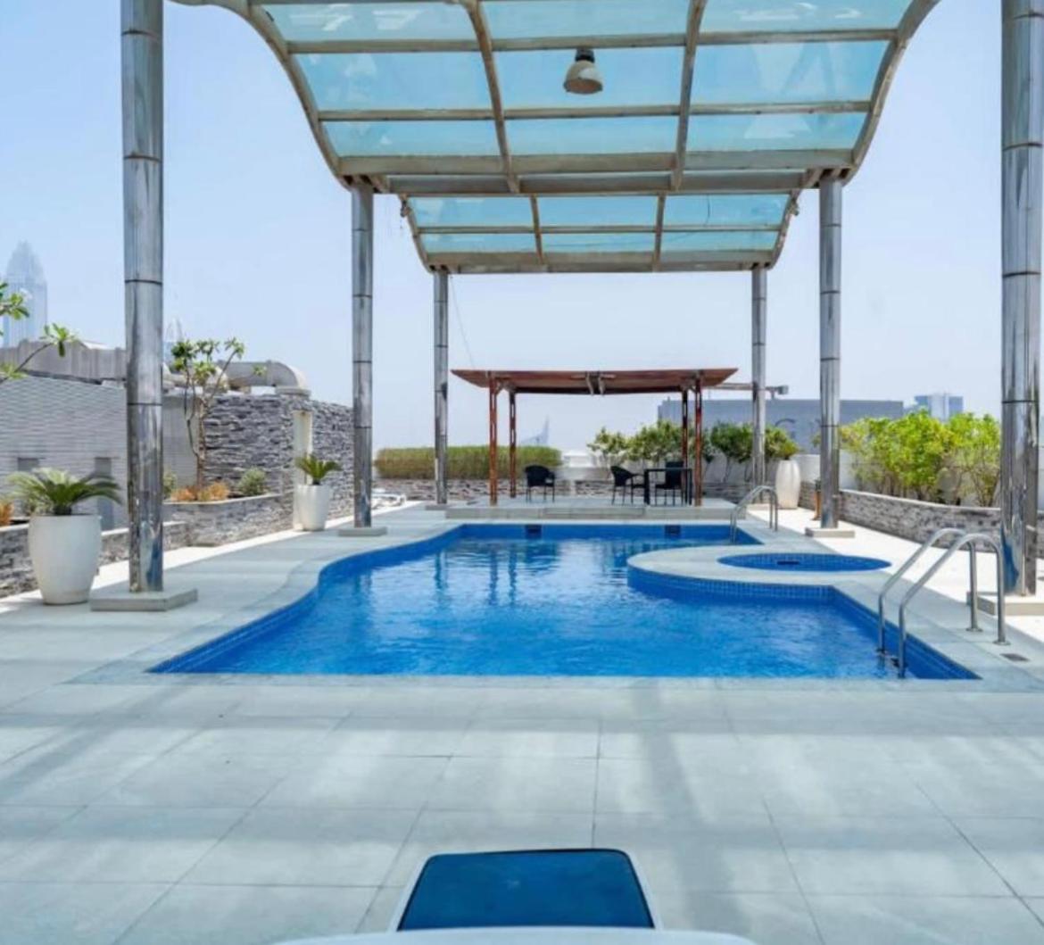 Jumeirah Towers Apartment *
