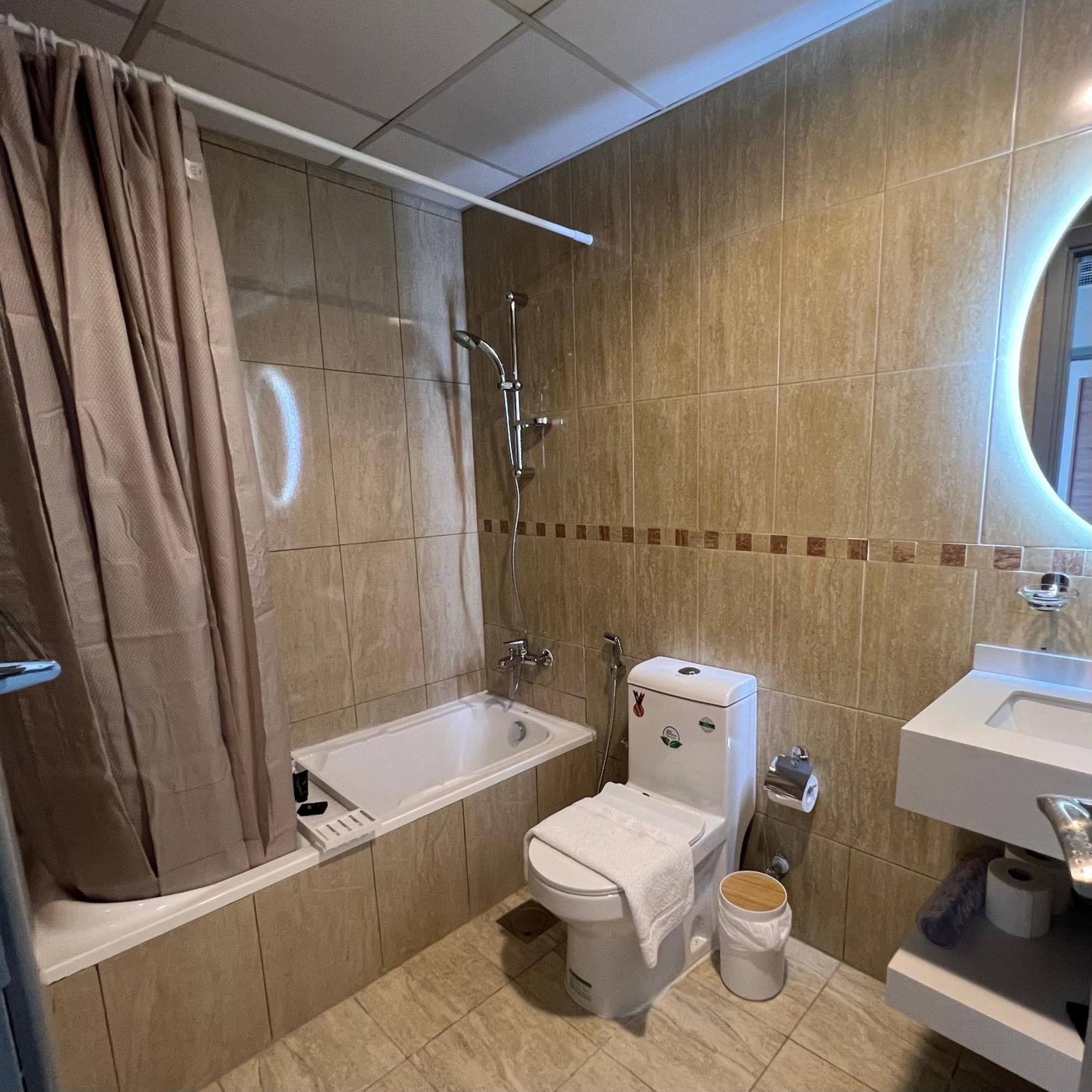 Jumeirah Towers Apartment *